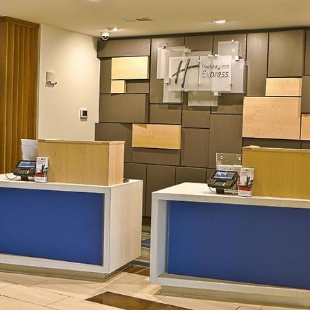 Holiday Inn Express Mccomb By Ihg Екстериор снимка