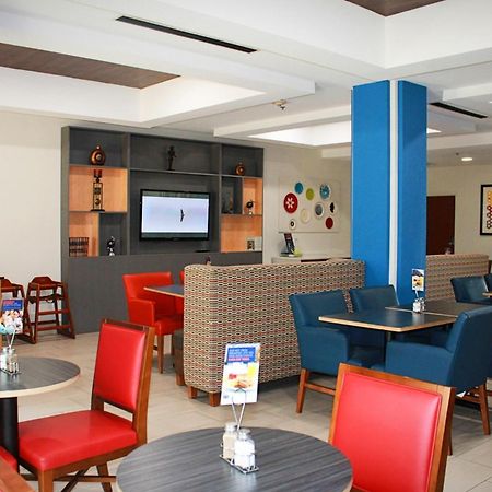 Holiday Inn Express Mccomb By Ihg Екстериор снимка