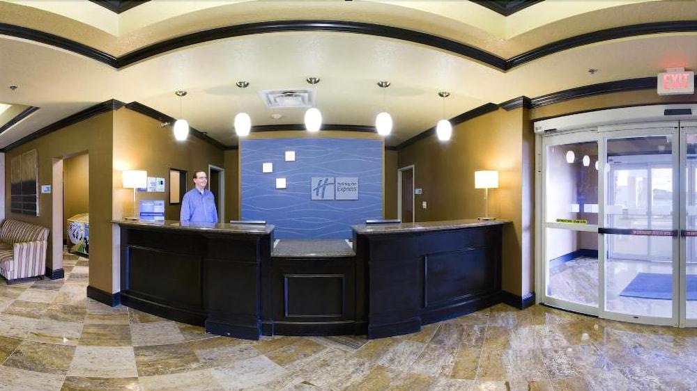 Holiday Inn Express Mccomb By Ihg Екстериор снимка