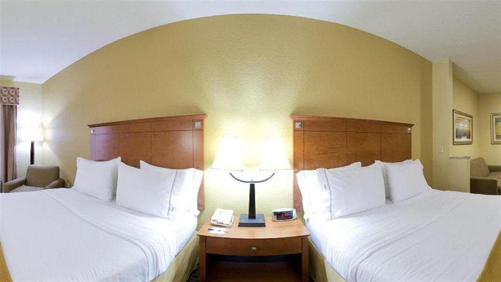Holiday Inn Express Mccomb By Ihg Екстериор снимка