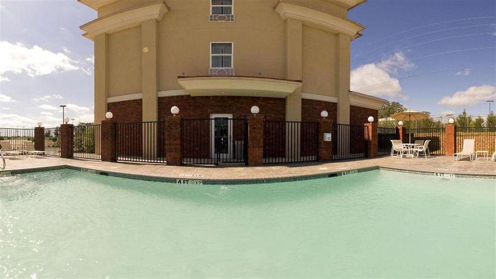Holiday Inn Express Mccomb By Ihg Екстериор снимка
