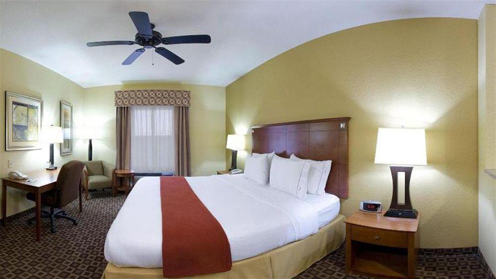 Holiday Inn Express Mccomb By Ihg Екстериор снимка