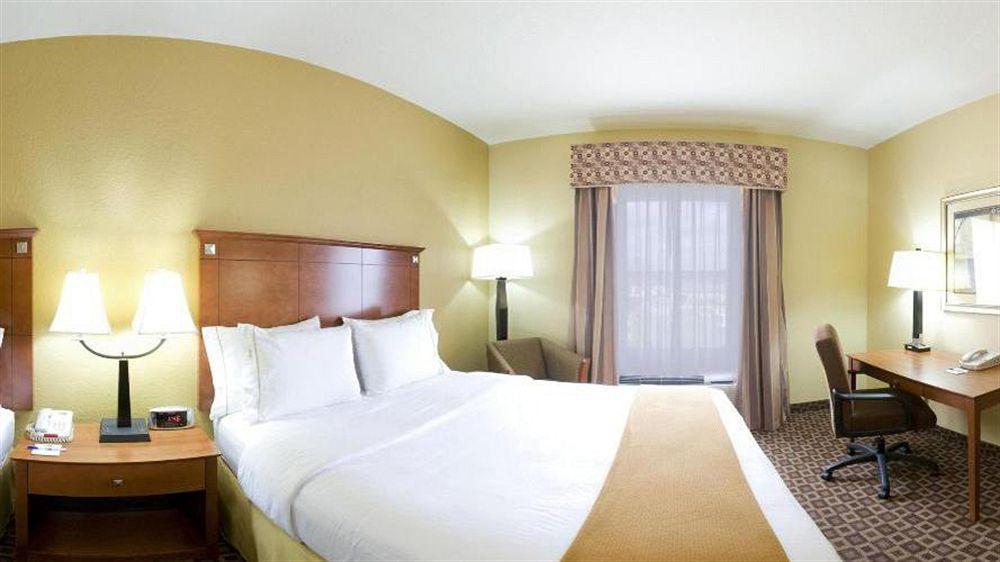 Holiday Inn Express Mccomb By Ihg Екстериор снимка