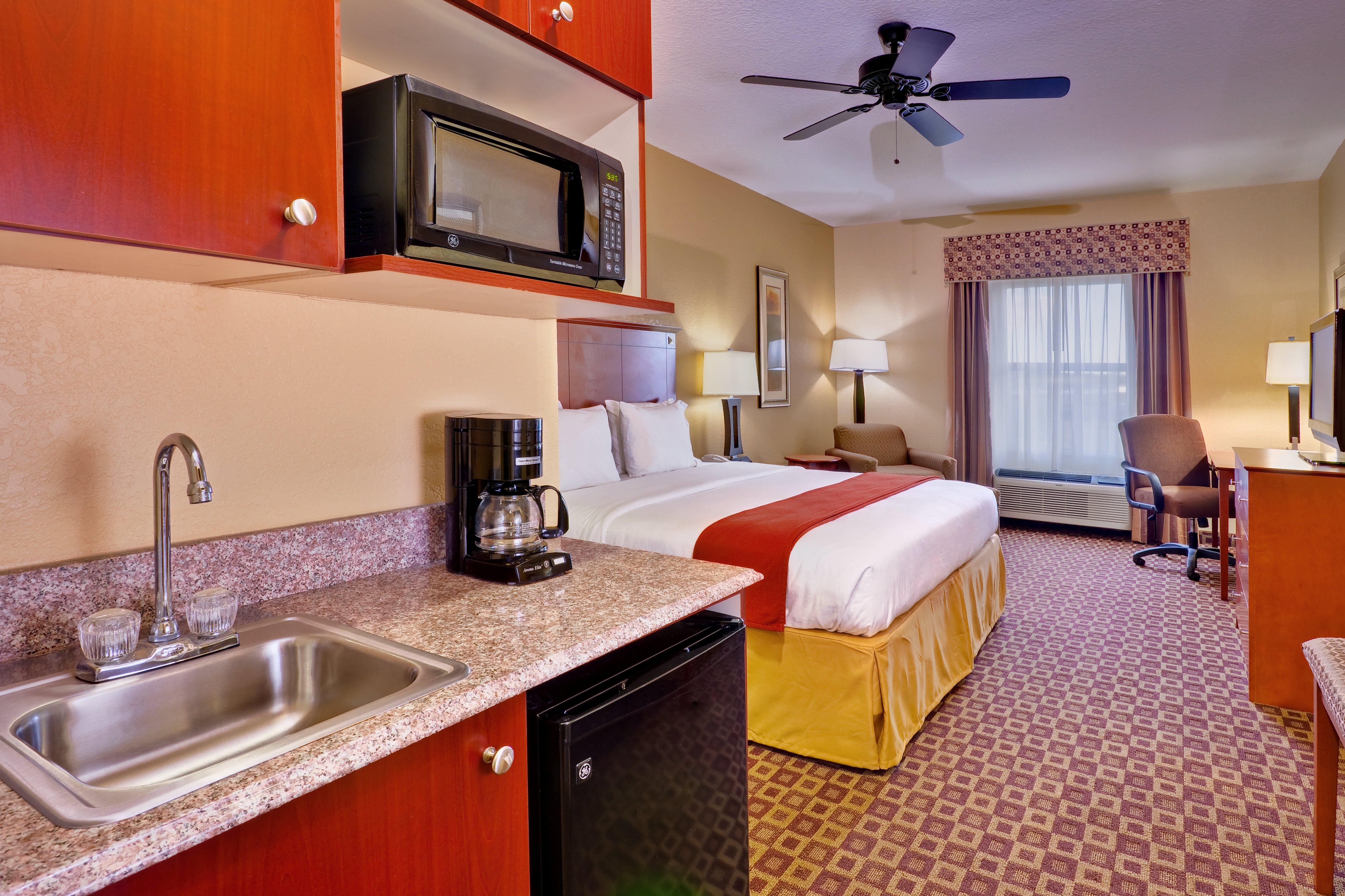 Holiday Inn Express Mccomb By Ihg Екстериор снимка