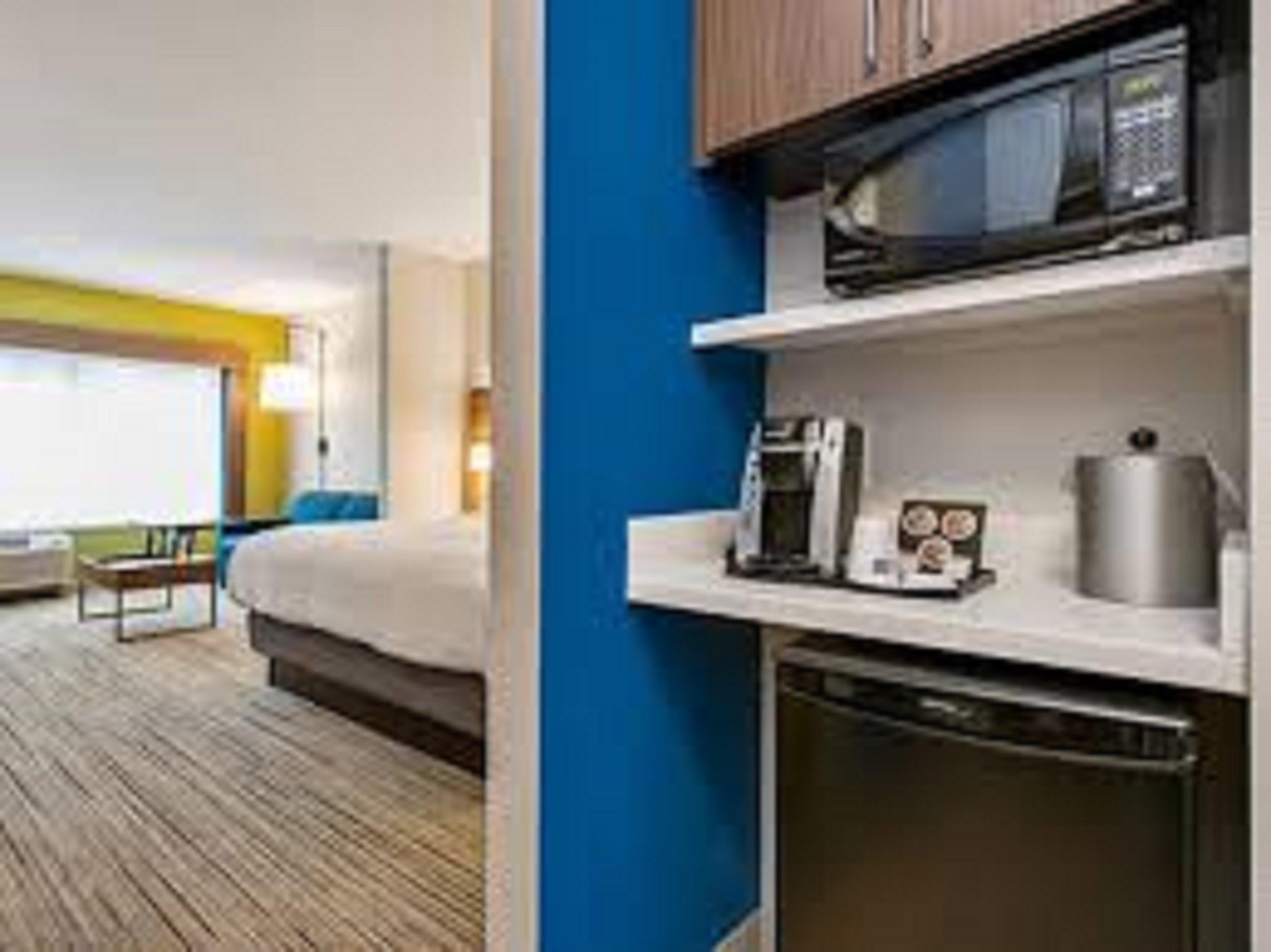 Holiday Inn Express Mccomb By Ihg Екстериор снимка