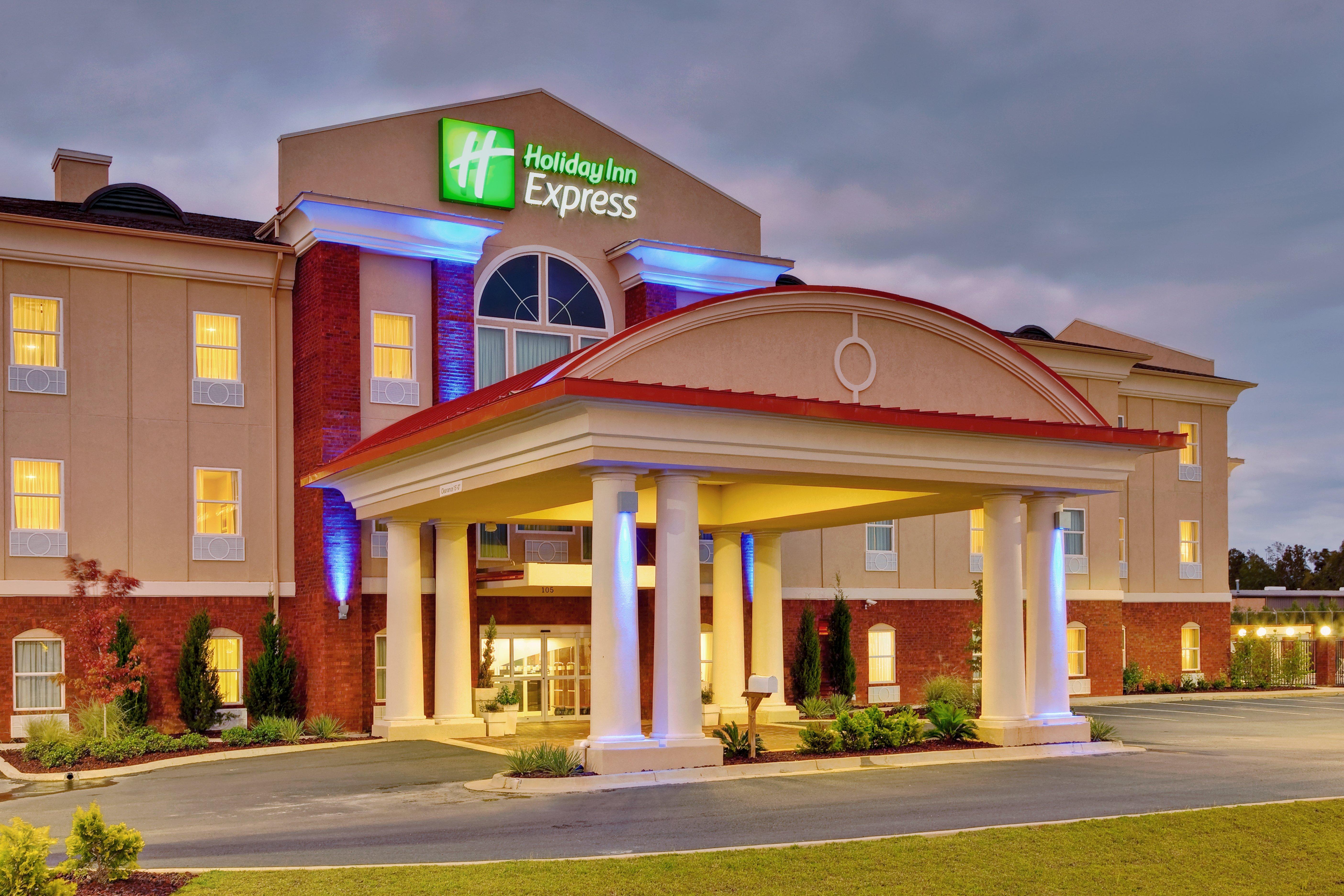 Holiday Inn Express Mccomb By Ihg Екстериор снимка