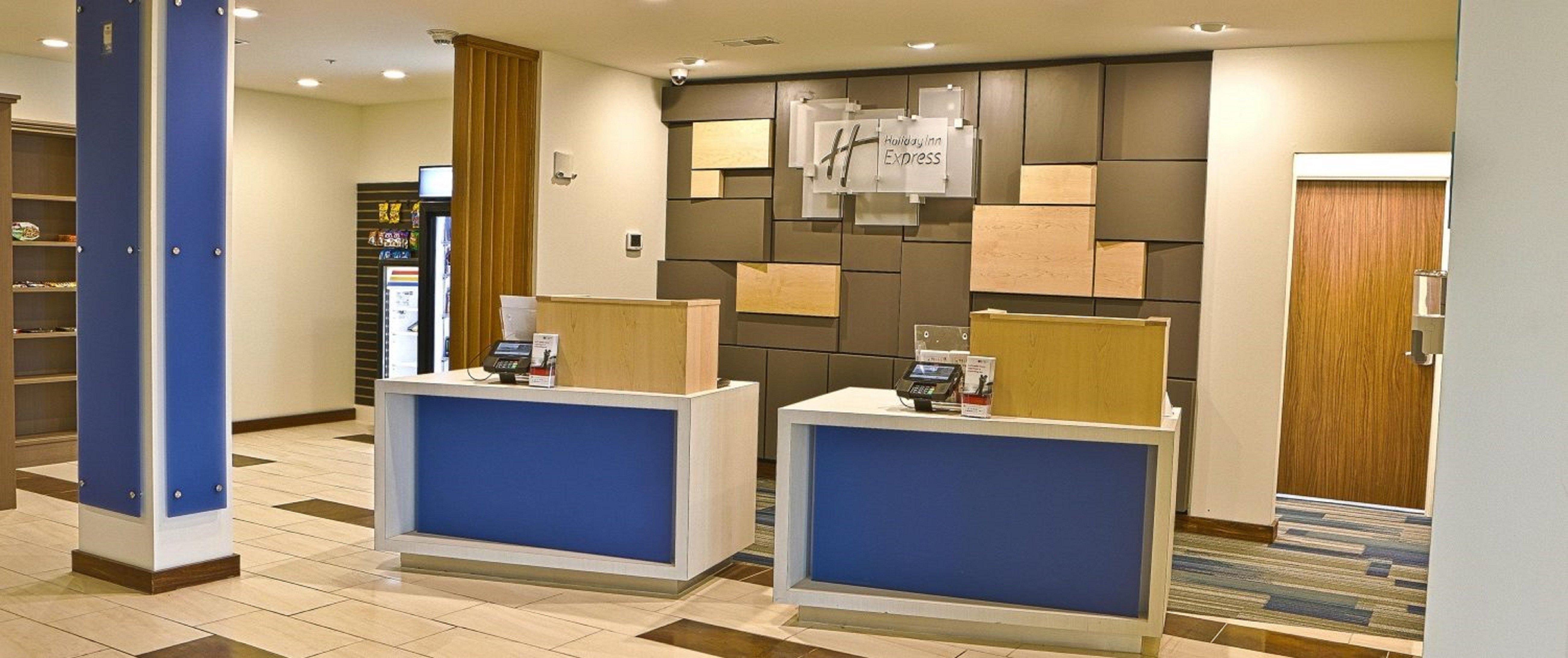 Holiday Inn Express Mccomb By Ihg Екстериор снимка