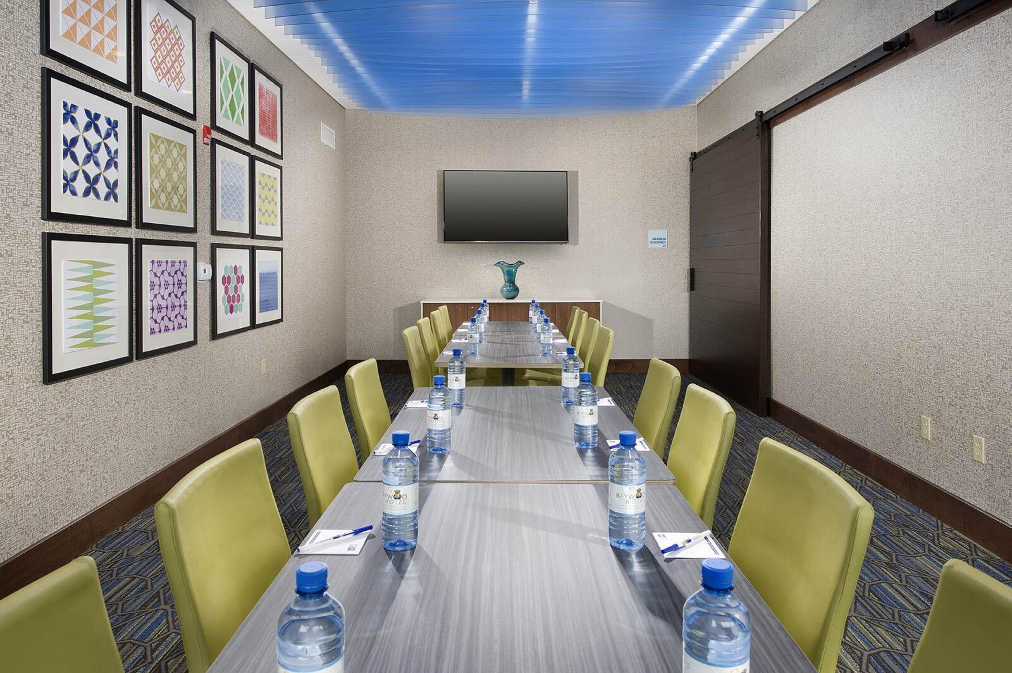 Holiday Inn Express Mccomb By Ihg Екстериор снимка
