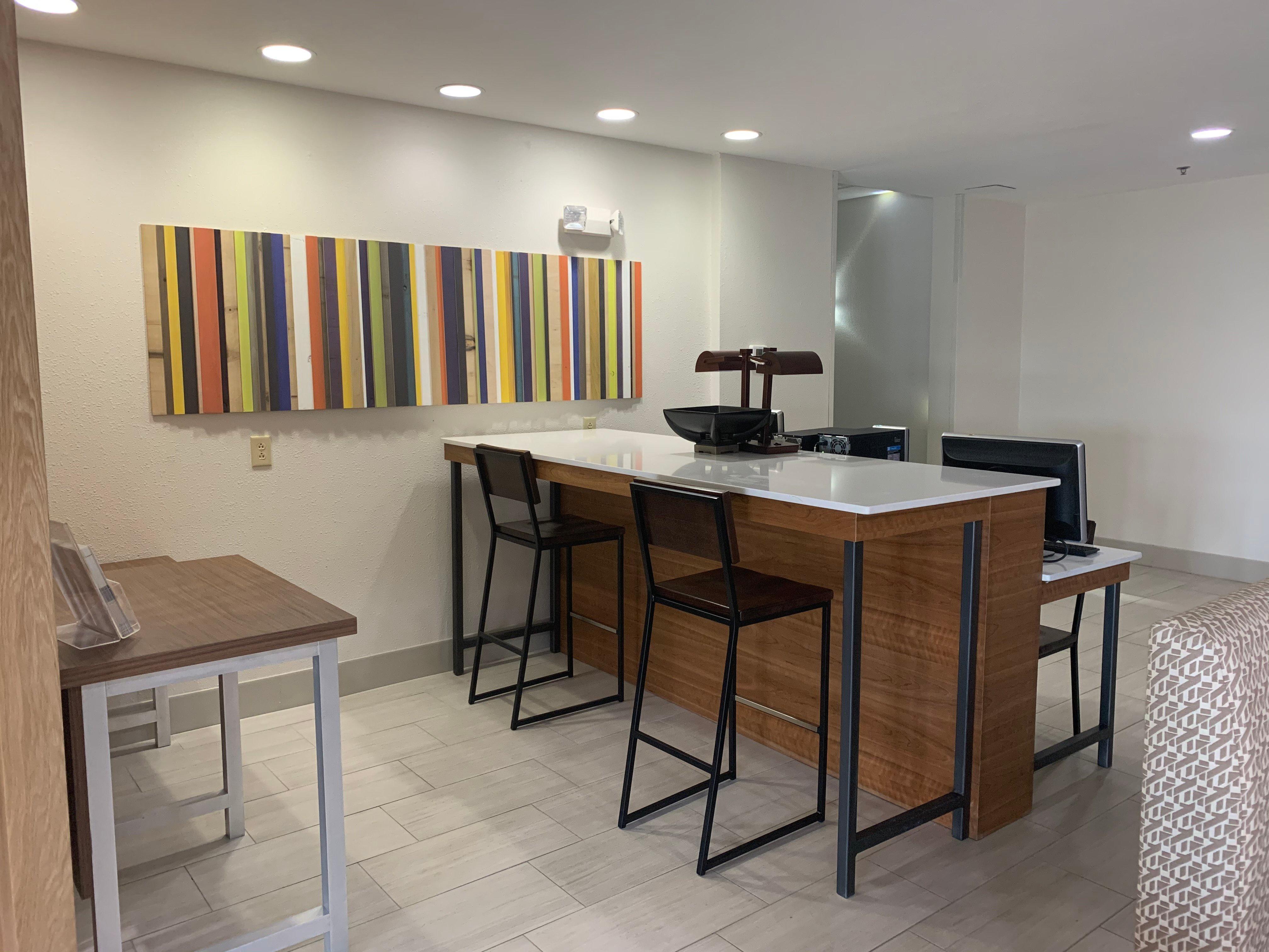 Holiday Inn Express Mccomb By Ihg Екстериор снимка