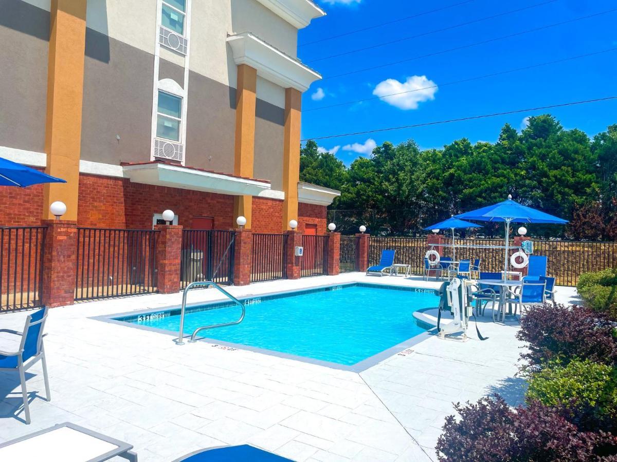 Holiday Inn Express Mccomb By Ihg Екстериор снимка