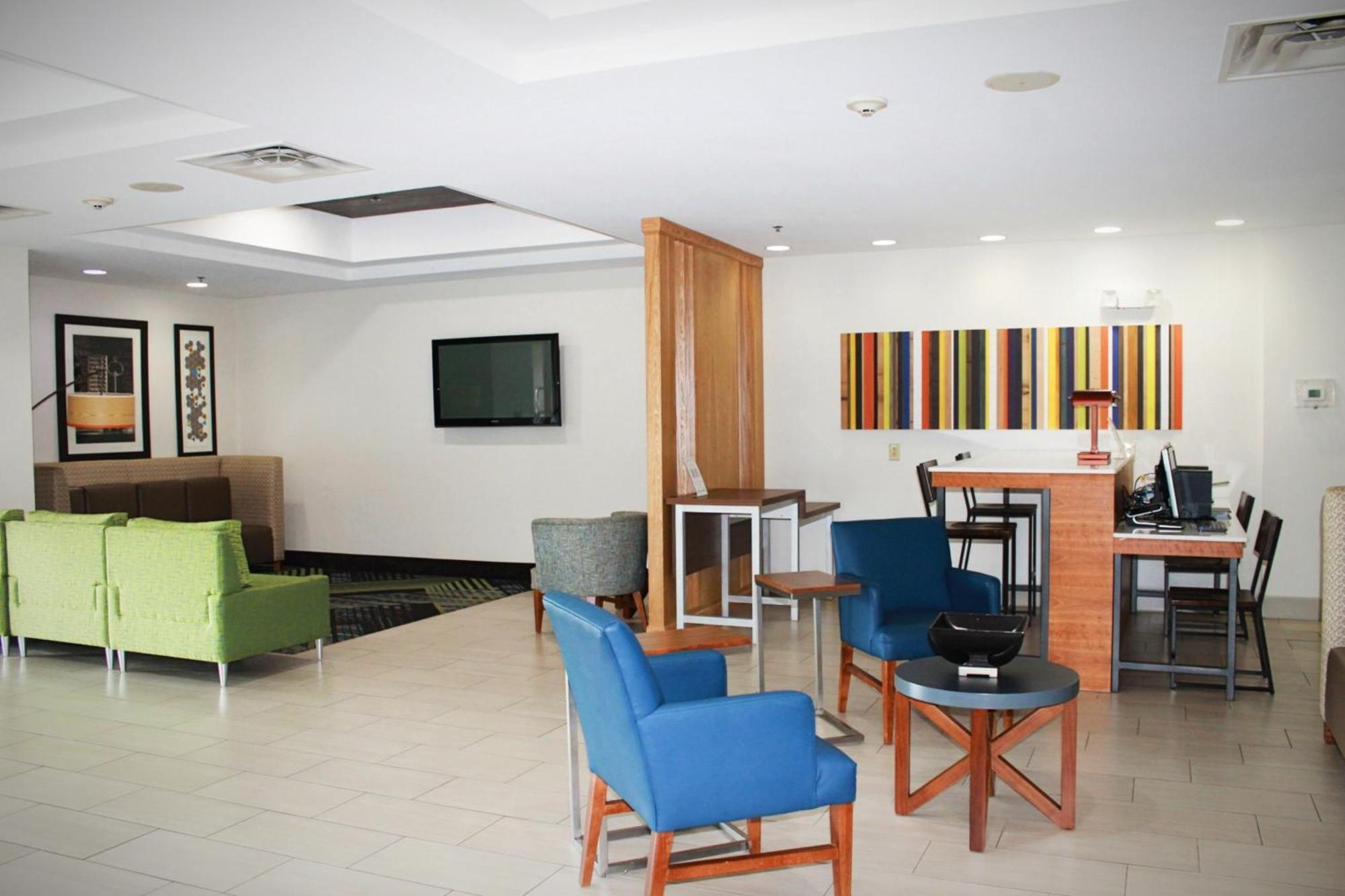 Holiday Inn Express Mccomb By Ihg Екстериор снимка